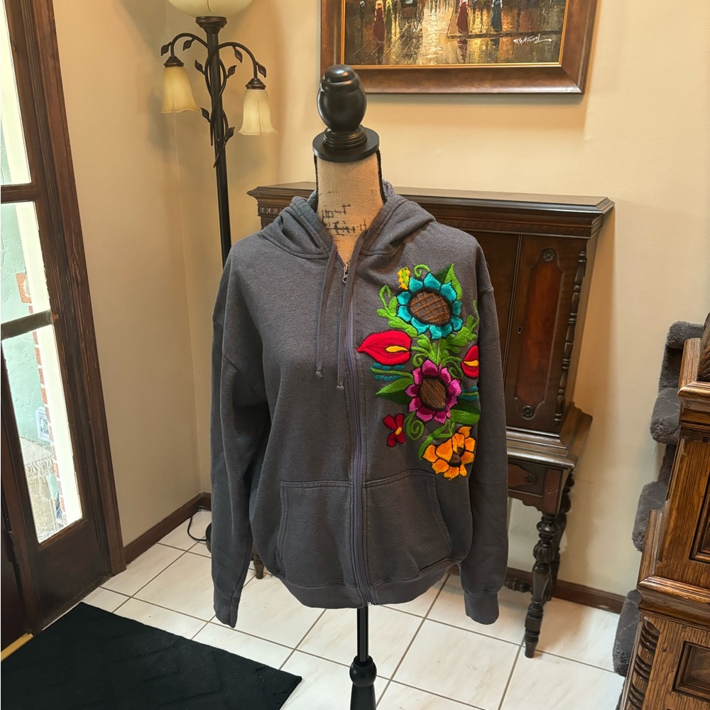 Stunning Jacket with Embroidered Flowers Size Large